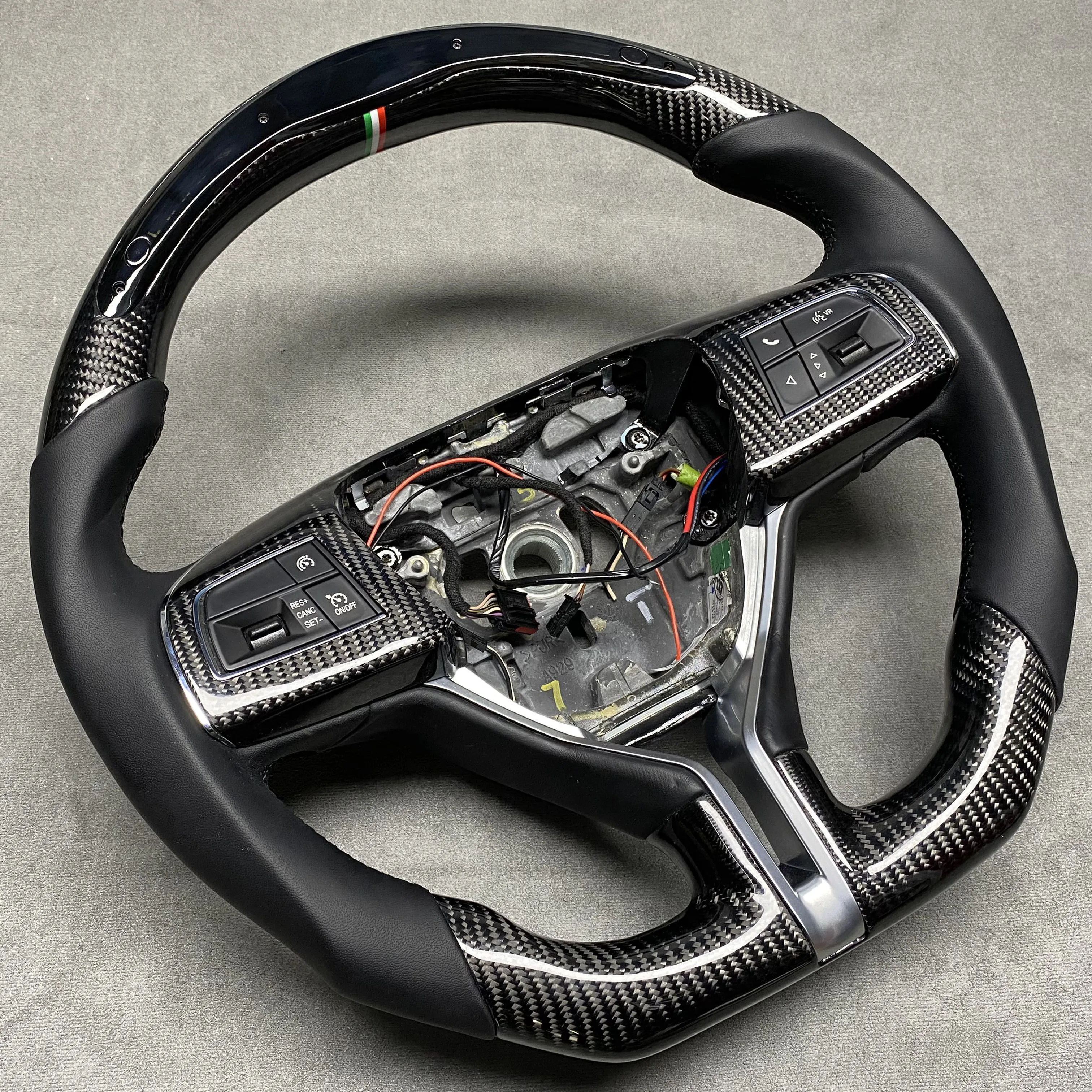 Customized carbon fiber steering wheel for Maserati Ghibli Levante Quattroporte Gran Turismo GranCabrio sports style Alcantara