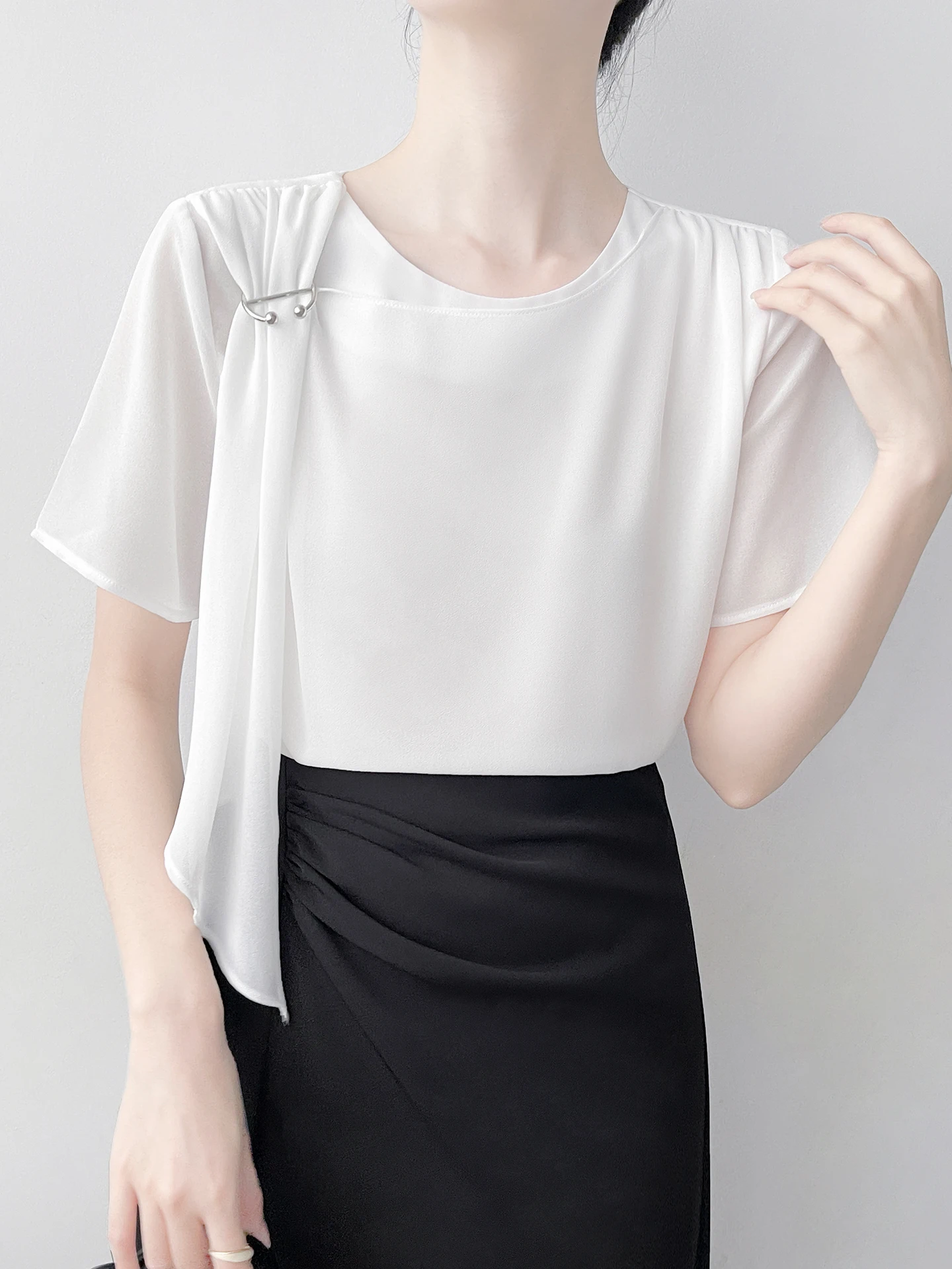 

Новый летний женский топ в корейском стиле: свободный крой, утягивающий эффект, для повседневной носки, из полиэстера...