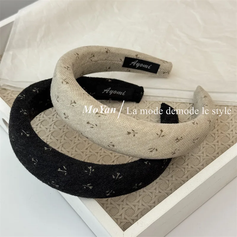 

Осенне-зимняя вязаная маленькая повязка для волос из губки с цветочным принтом и высококачественной прессованной заколкой для волос в стиле ретро для женщин с высокой короной