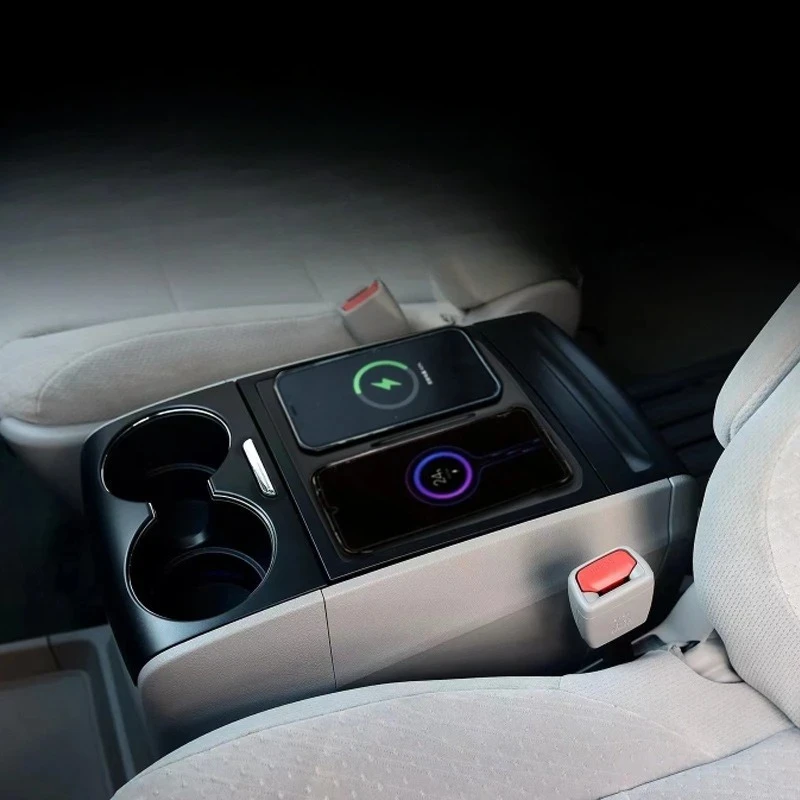Car Wireless Charger 15W Quick Charging Mobile Phone Charger Interior For Toyota Sienna 2015-2021 Modification Accessories