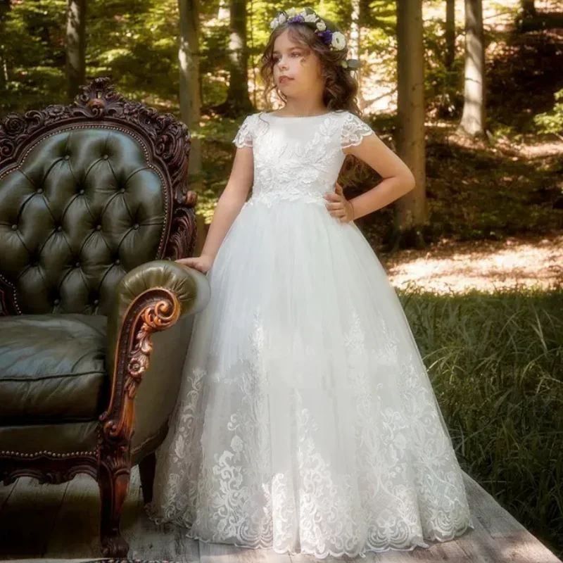 Blumenmädchenkleider Weißer Tüll Puffy Lace Flory Applikationen Kurzarm für Hochzeit Geburtstag Party Bankett Prinzessin Kleider