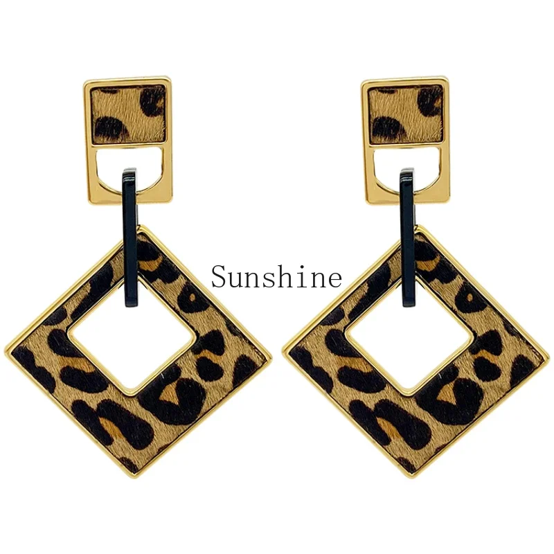 European and American fashion atmosphere Spice girl earrings high-end temperament square pendant earrings