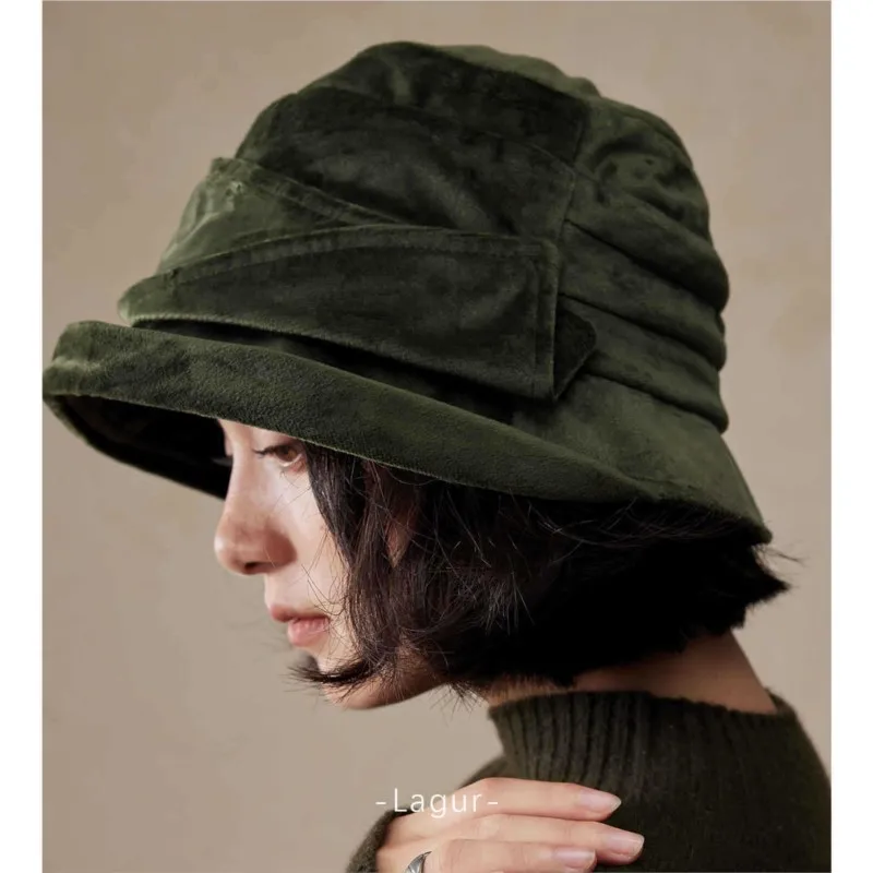 A new style of low-key velvet top hat with thickened warm fisherman's and rolled-up pleats for women