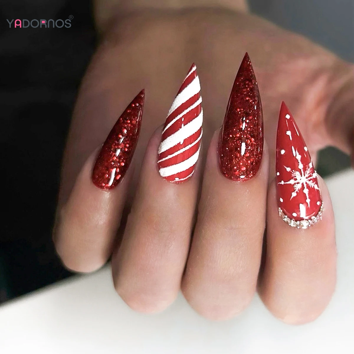24szt Candy Stripe Fałszywe Paznokcie Na Boże Narodzenie Impreza Biały Płatek Śniegu Flash Diamond Red Sequins Press On Nail Long Almond Fake Nai
