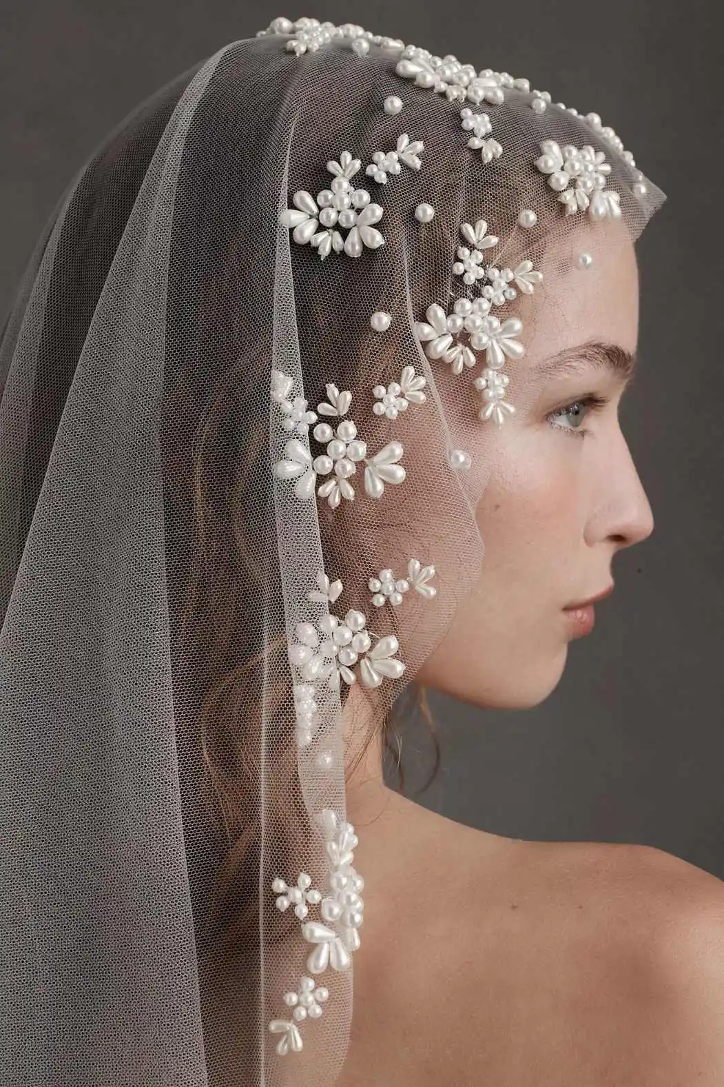 Unique Handmade Wedding Veil Pearls One Layer Long Chapel Length Bride Veils With Comb Bride Voile Customized High Quality