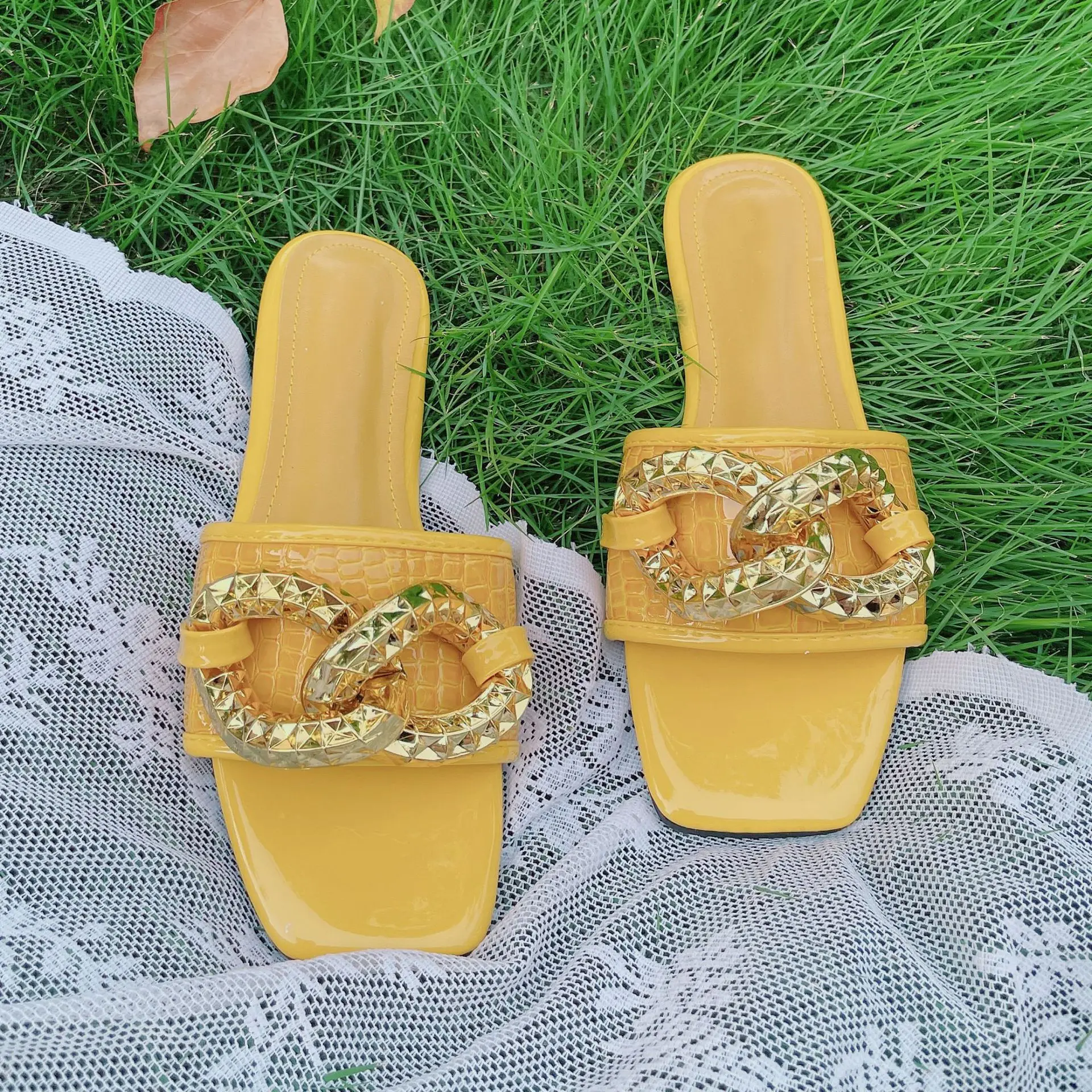 Luxury Brand Summer New Slippers for Woman Fashion Retro Flats Shoes Woman Metal Button Square Head Slides for Woman Slippers