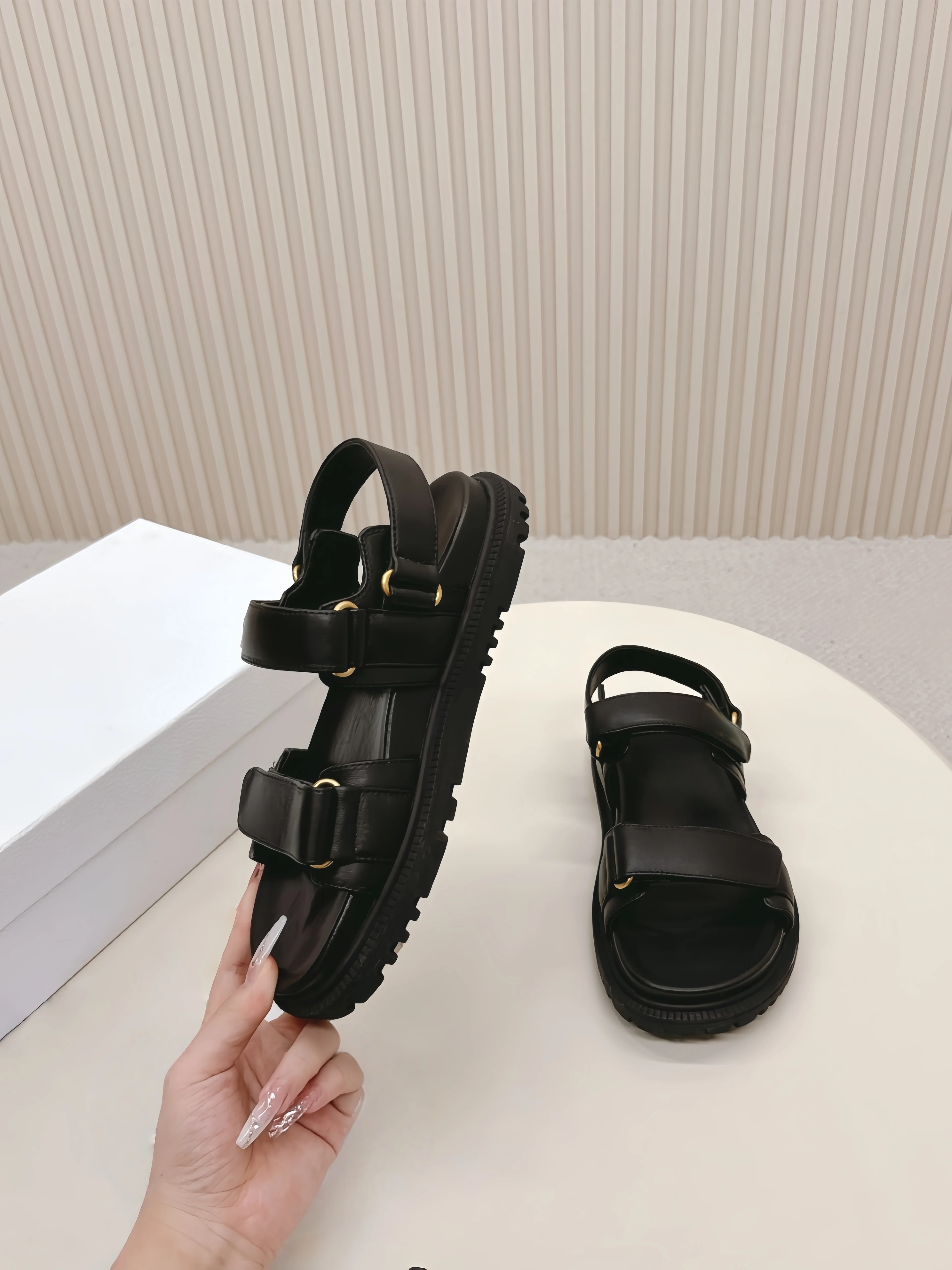 Women's Luxury Platform Sandal - Velcro Hook Loop 评论和价格