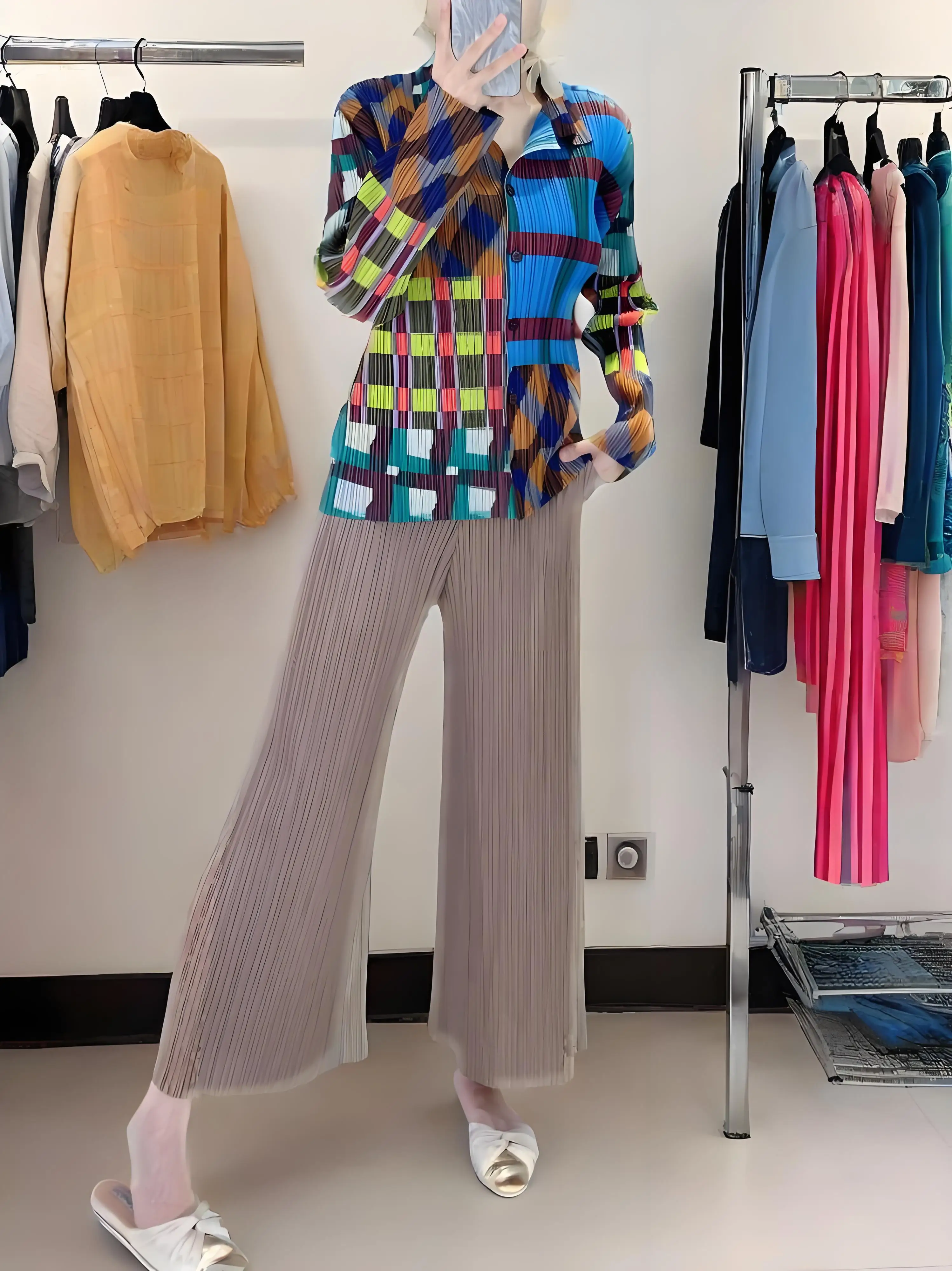 

Spring and Autumn New Miyake Shirt Female Loose Ageing High Elastic Dopamine Wear Shirt Casual Fashion Printed Cardigan Tops