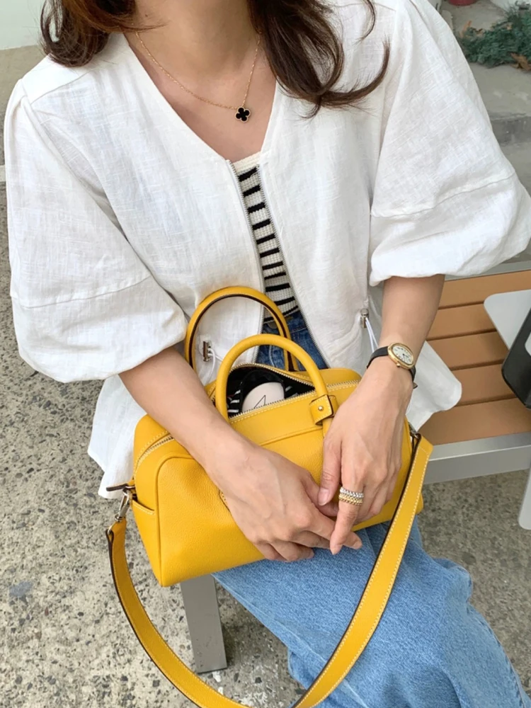 سترة قصيرة ضيقة للنساء صيفية بياقة على شكل V وأكمام منتفخة وتصميم يضيق الخصر مع سحاب، ملابس خارجية عصرية بأسلوب عملي أنيق