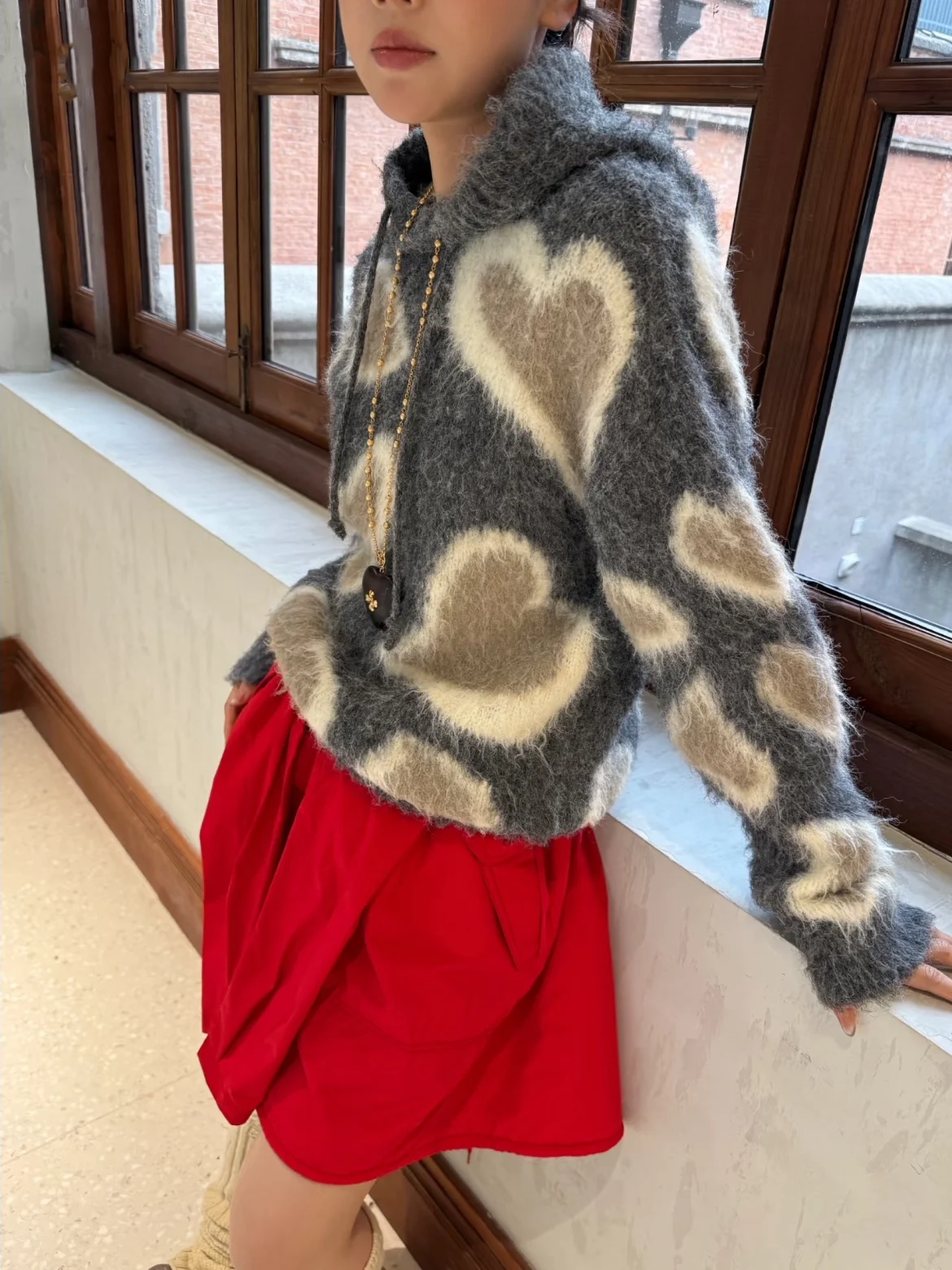 

Heidd Autumn Winter Loose Fit Hooded Knitwear Heart Pattern Camere Women's Overhead Faion Brand YY2025 Trendy Design