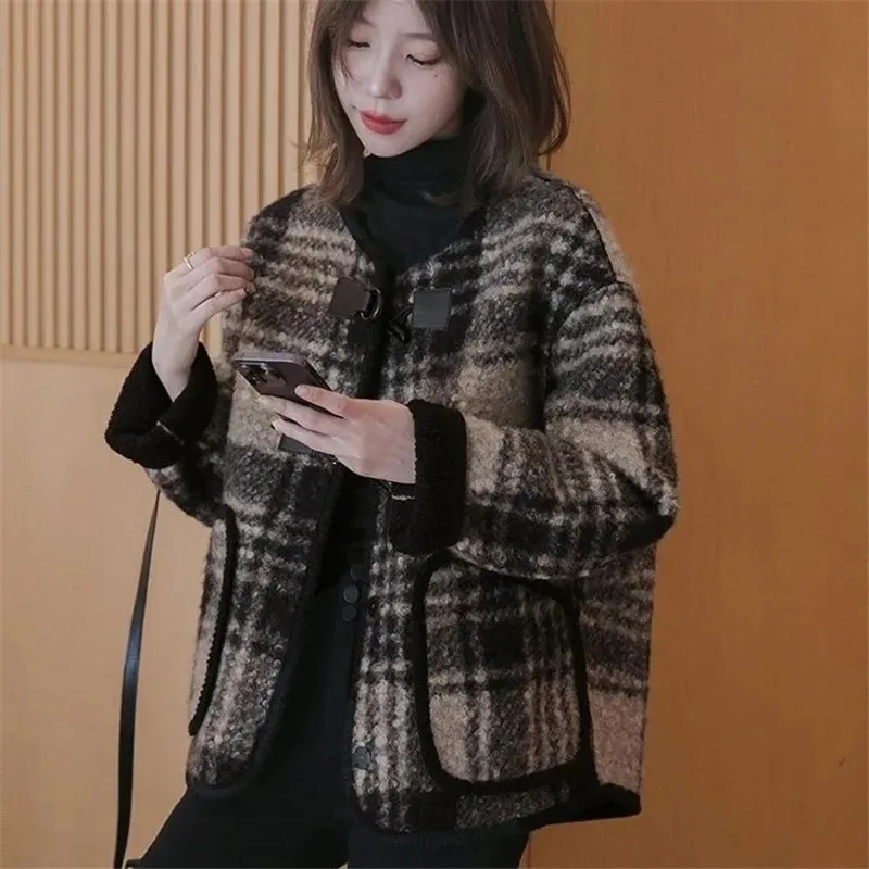 

2024 New Plaid Woolen Coat Fashion Spring Autumn Winter Lamb Loose Bull Horn Buckle Thick Woolen Jacket Top Female Outerwear