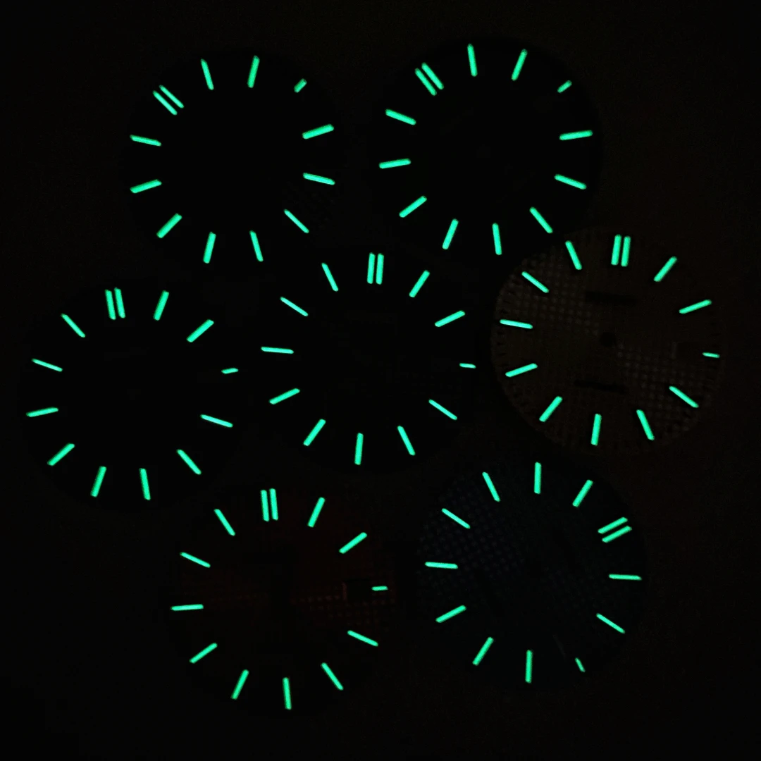 NH35 تعديل الطلب ، سطح ميكانيكي أوتوماتيكي ، توهج أخضر ، سطح شريط فضي ، حركة NH36 بقطر 31.8 مللي متر