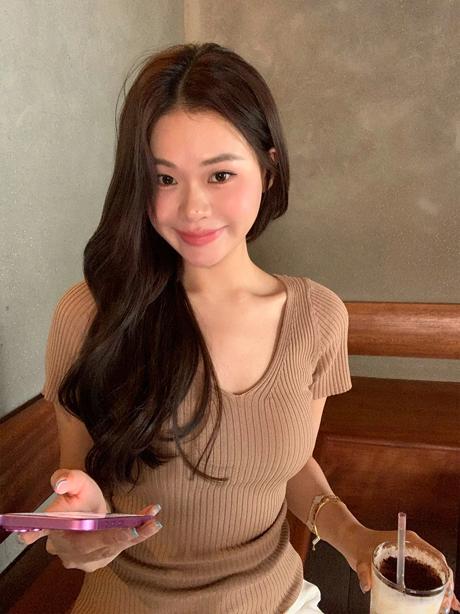 

Комплект Lazy Zoe: трикотажная футболка из ледяного шелка с V-образным вырезом, облегающие повседневные брюки, летний модный комплект, женская одежда премиум-класса