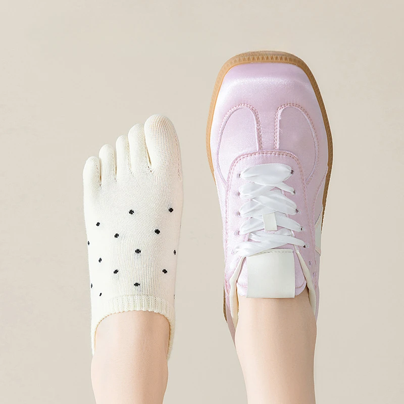 5 Pairs No Show Socks Women Non-slip Cotton Toe Socks with Separate Fingers Cute Dots Five Finger Slipper Socks Invisible