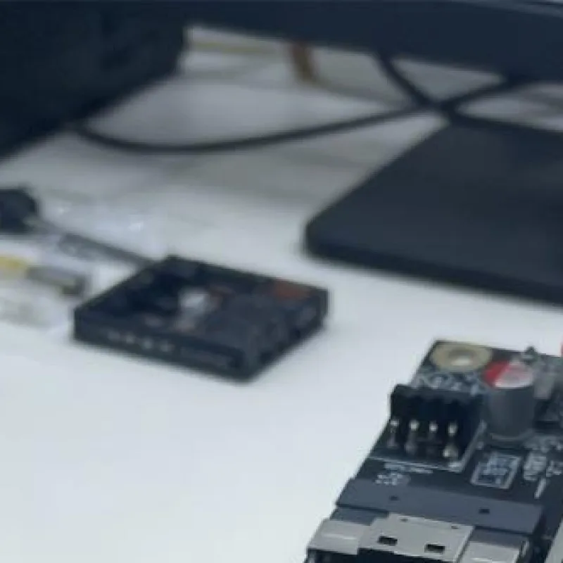 

PCIe To SlimSAS Riser Heat Dissipation Design GPU Expansion Card Dual Power Supply (PCIe + 6PIN DC) for Multi-Device Connection