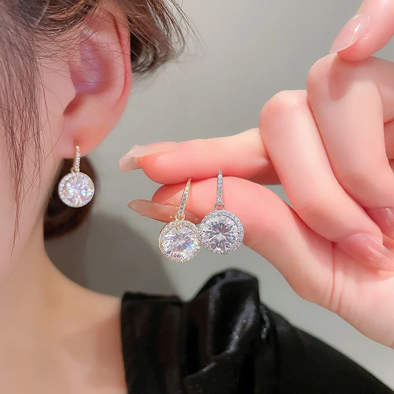 New fashion simple round French earrings light luxury imitation flash diamond moissanite women's ear hook cold wind temperament