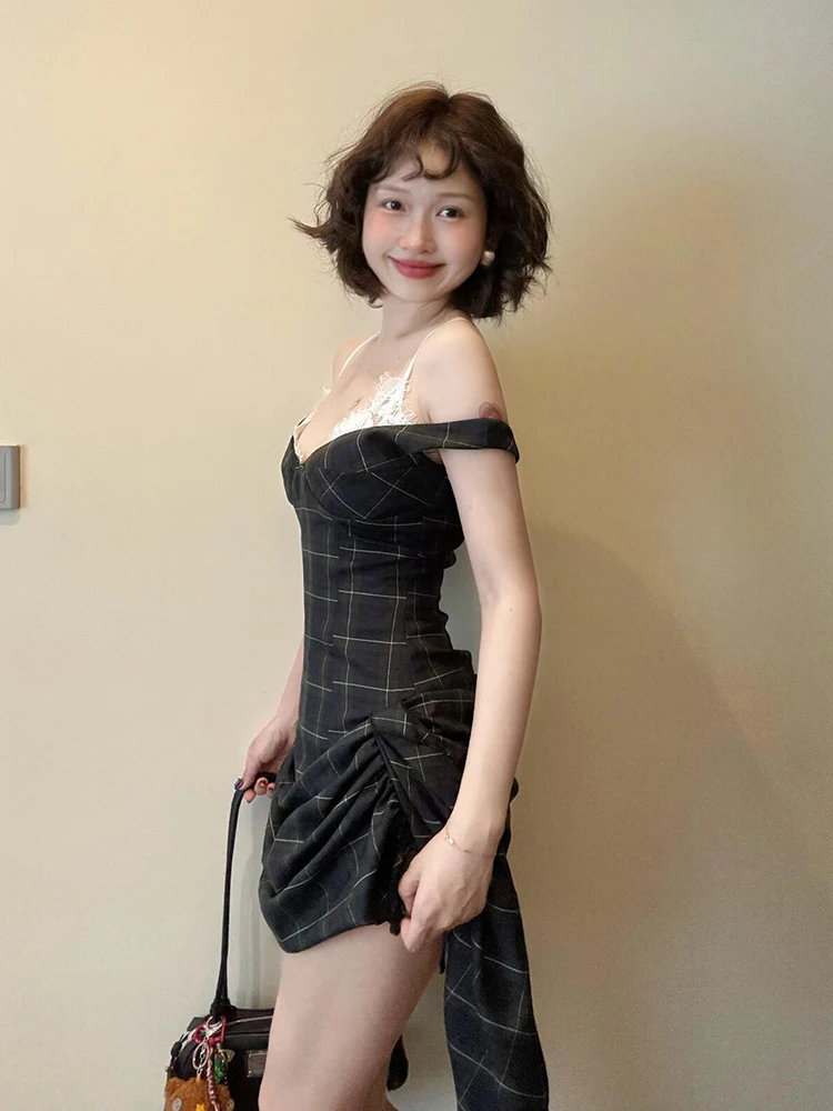 Letnia nowość 2025, seksowna sukienka na ramiączkach w stylu hot girl, dopasowany krój, idealna na co dzień i randki, imitacja dwuczęściowej sukienki, ciemnozielona krata, koronka, krótka sukienka.