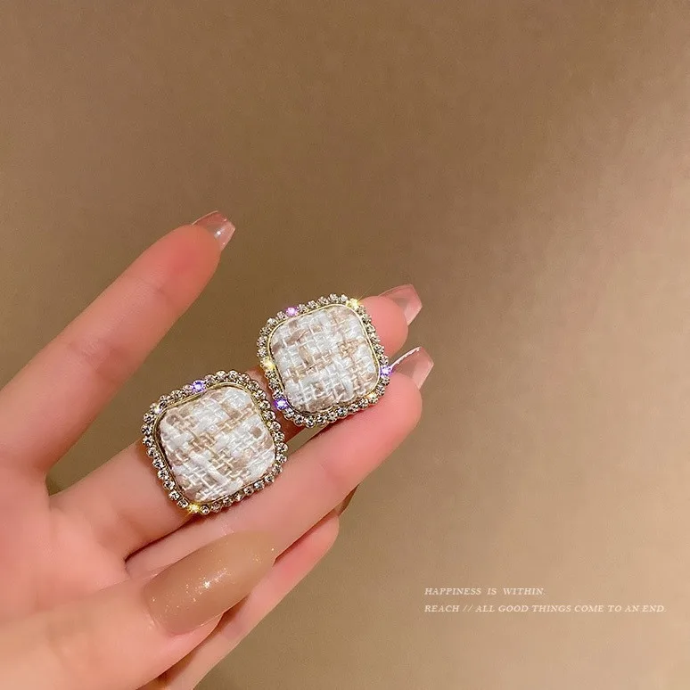 Vintage White Square Checkered Rhinestone Earrings For Women Exquisite Fashion Geometric Earrings Party Wedding Jewelry Gifts