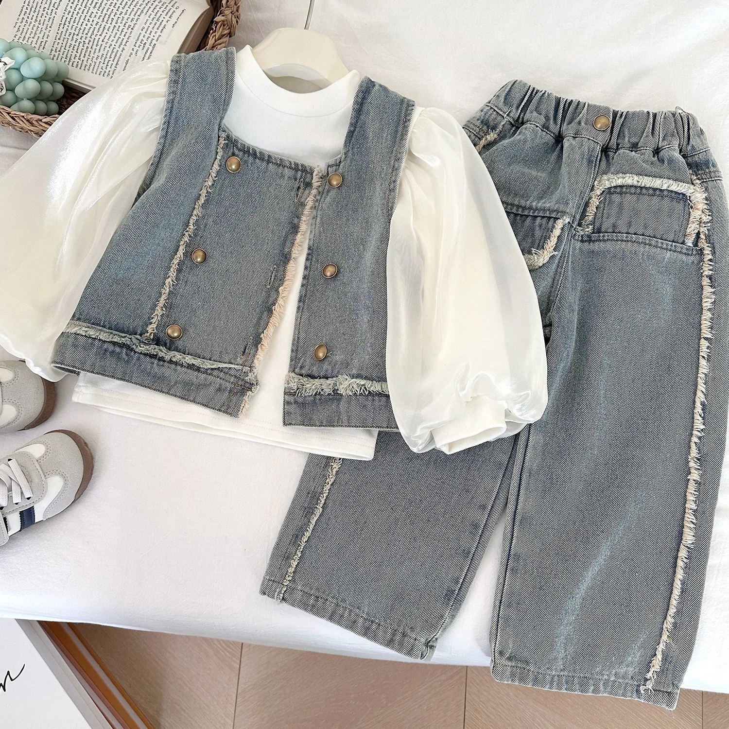 

2025 Girls Vest Denim Suit Fashionable Spring and Autumn Baby Long-sleeved Inner Shirt Foreign Style Three-piece