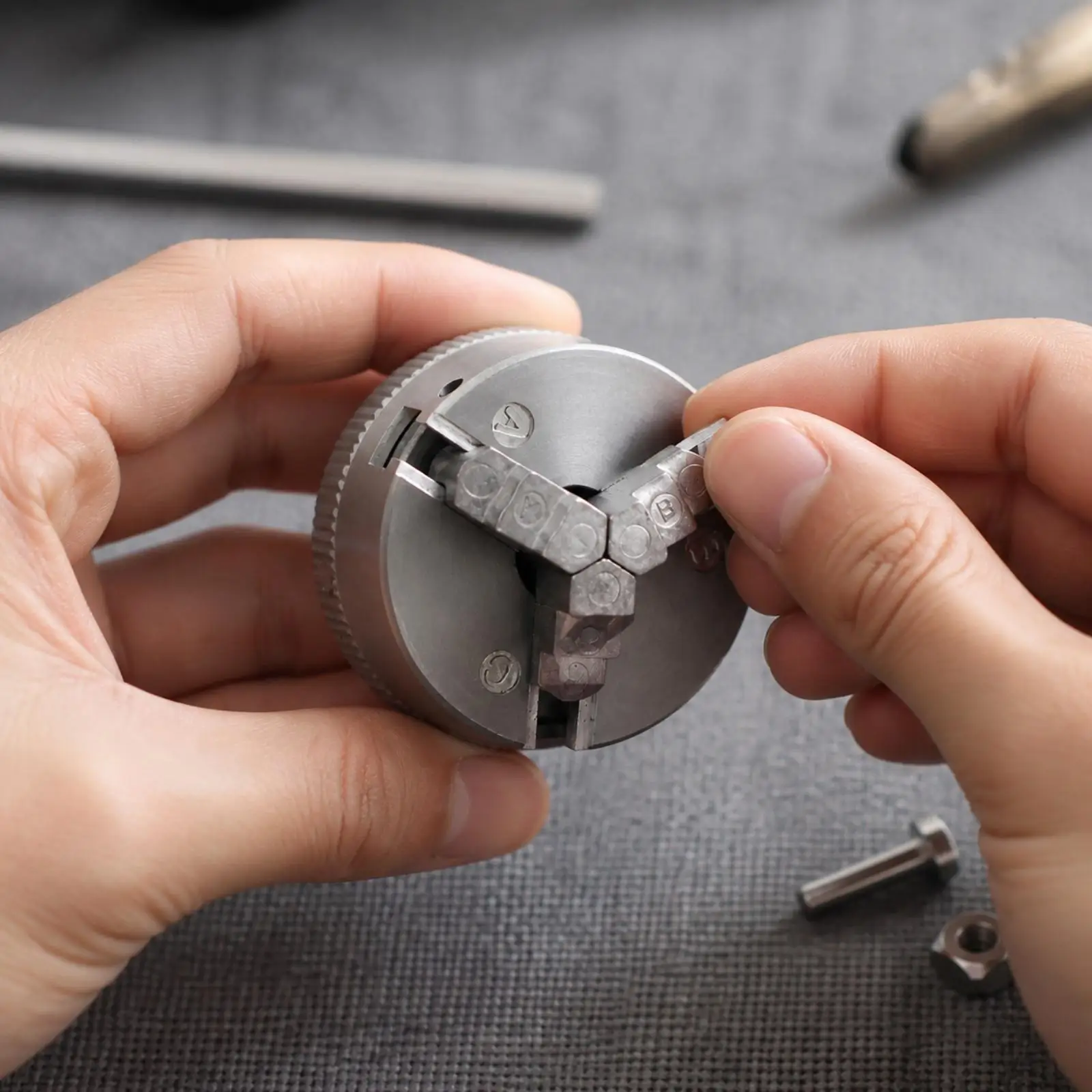 Reliable Mini Lathe Chuck Three Jaw Centering Clamp Zinc Alloy Body for Precise Workpiece Alignment