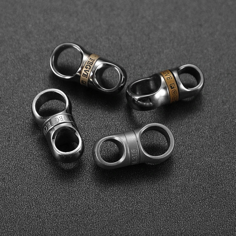 Luxury Car Key Chain Accessories High Quality Titanium Black Capsule Buckle Men Can Be 360 ° Rotary Keychain Connection Buckle