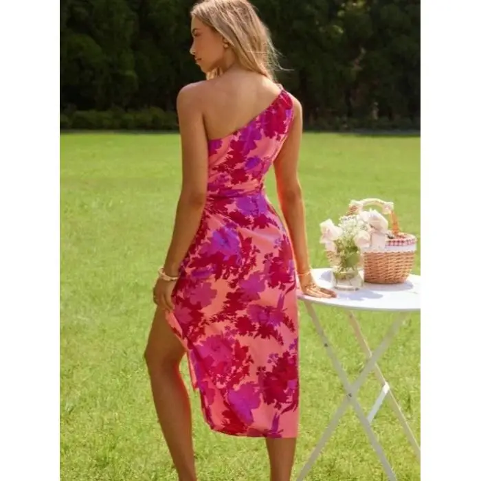 夏の新作レディーススリムドレースウエスト紐付き中空サイドスリットプリントストライプストレートカットポリエステル繊維