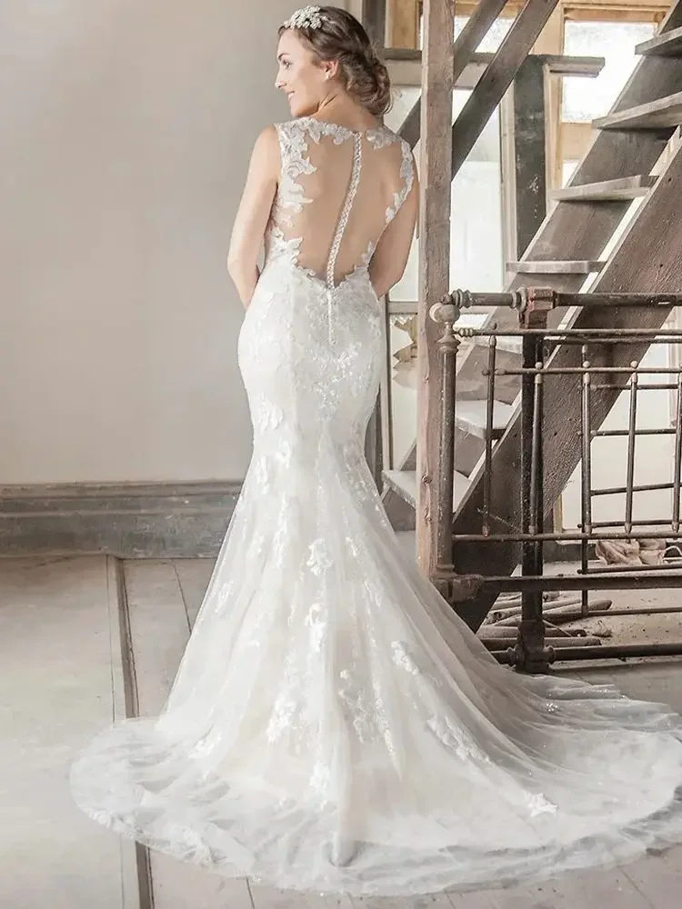 New V-neck Fashionable Mermaid Wedding Dress With Decal,Bridal Gown, Phantom Pleated Church, Customized Train Vest