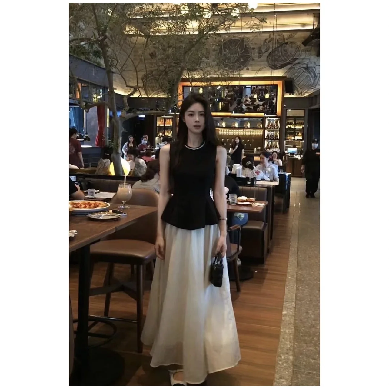 

Fashionable Women's Set with Spring and Summer Korean Temperament Black Top Casual Skirt Two-piece Set