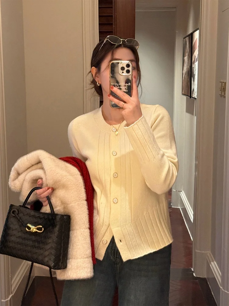 

plus Size Women's Knitted round Ne Soft Cozy Single Button Autumn Winter Faion Versatile Ladies' Top Quali Material Cas...