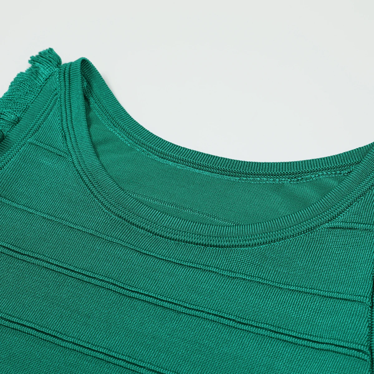 

High-Quality Summer New Fashionable And Elegant Commuting Round Neck Sleeveless Short Knitted Top + Mid-Length Skirt Set