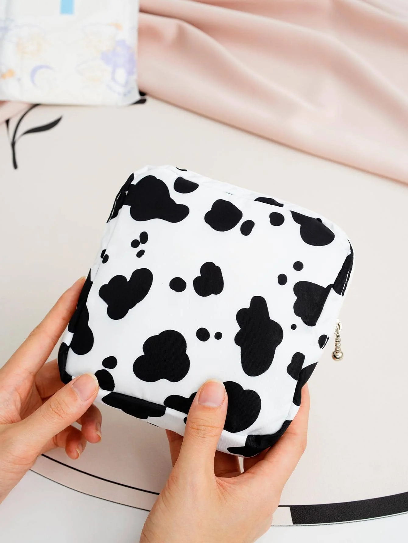 1pc Women\'S Multi-Color Printed Portable Sanitary Napkin Storage Bag Travel Cosmetic Bag Suitable For Women, Girls, Students