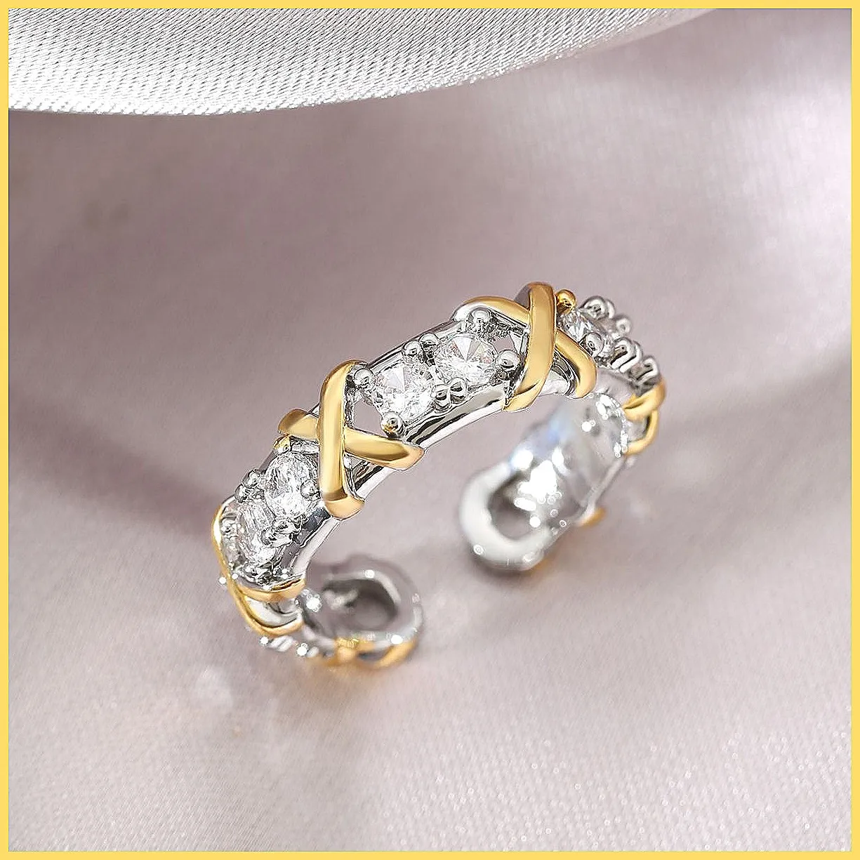Fashionable Two-Tone Ring with Sparkling Diamonds, Adjustable Unisex Open Ring, High-End Hand Jewelry