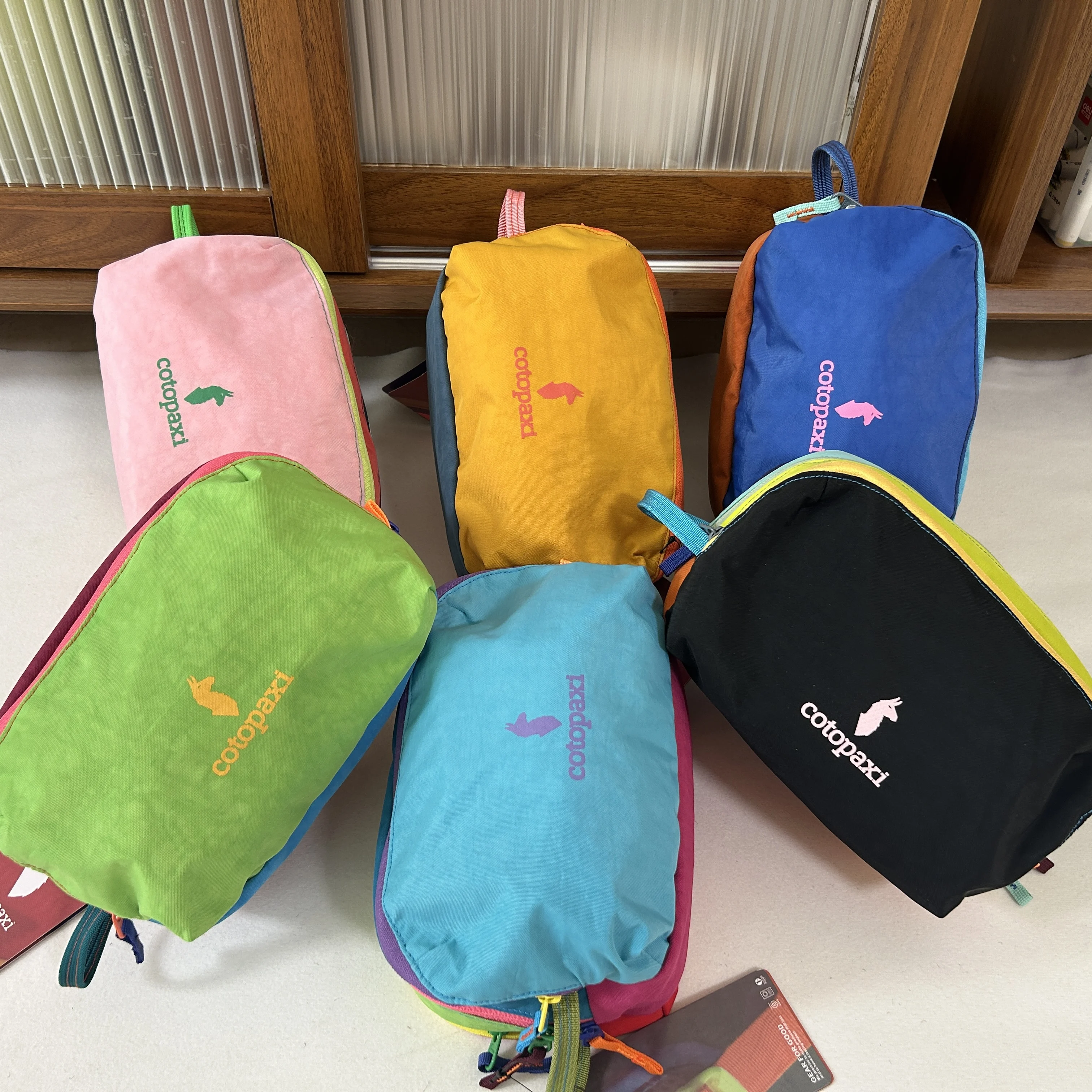 2025 Y2K Cotopa 4L bolsa de maquillaje viaje al aire libre moda y protección del medio ambiente empalme Color dopamina Washbag bolso