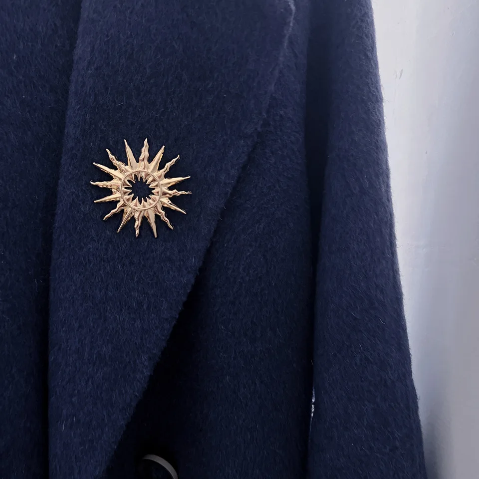 Creative Matte Metal Openwork Sun Brooch Women\'s Fashion Coat Accessories Men Gold Color Niche Design Simple Corsage Jewelry