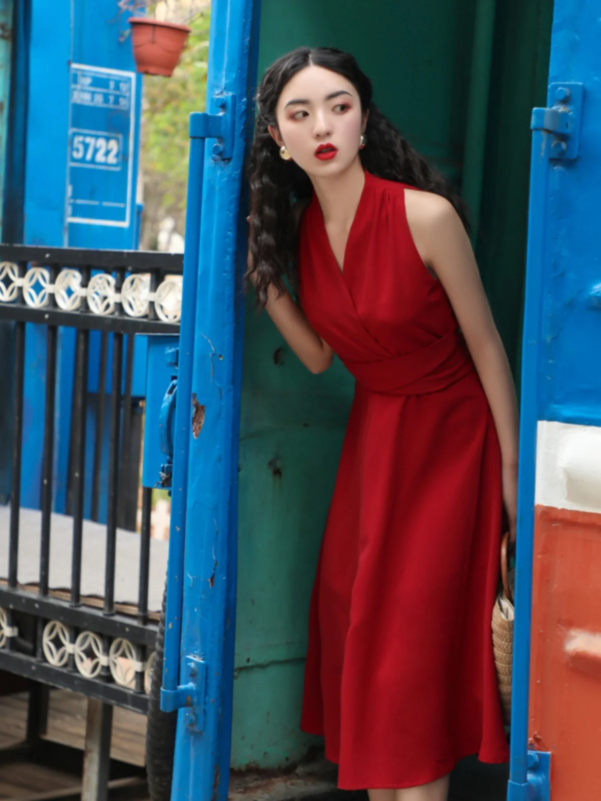 

JUJU Hepburn Retro Hong Kong Style V-neck Hanging Neck Waist-cinching Slimming Red Dress Women Summer High Waist A-line Dress