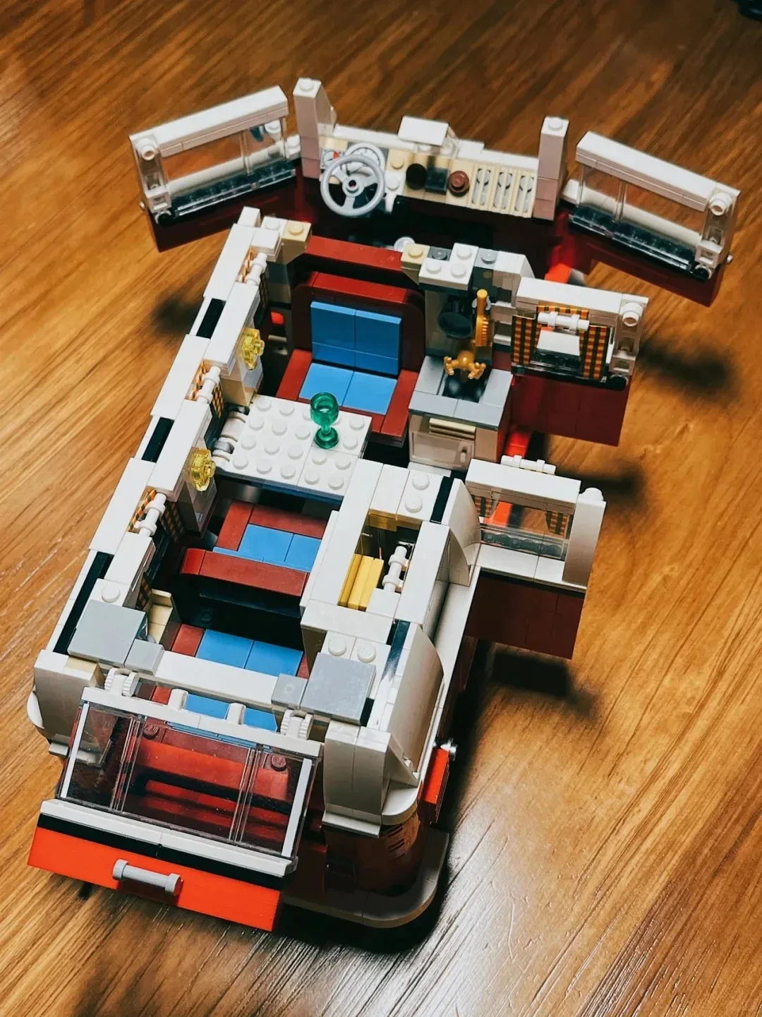 MINISO 2025 جديد 10220 التقنية T1 شاحنة التخييم حافلة سيارة MOC مركبة اللبنات 1332 قطعة لعب للأطفال هدايا عيد الميلاد