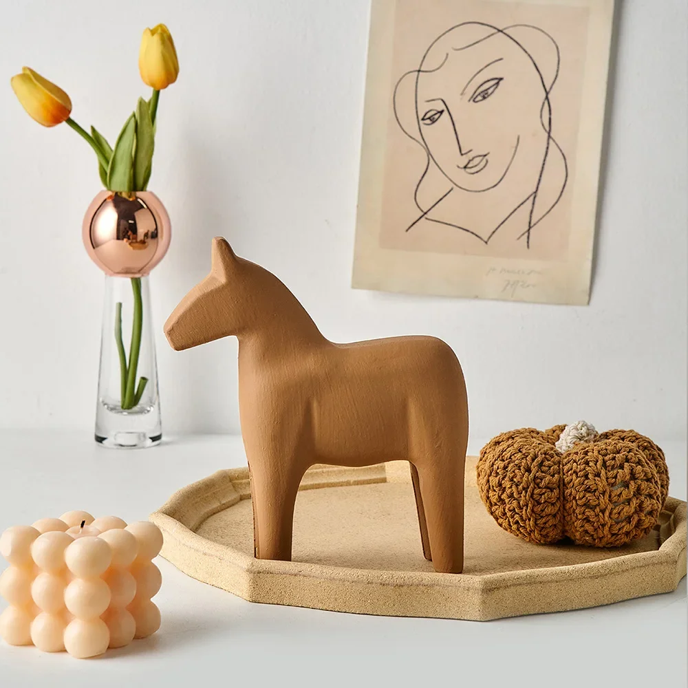 Modern Individualistic Decoration Trojan Horse Wood Animal Figurines Home Decoration Accessories Kids Room Decoration Gift