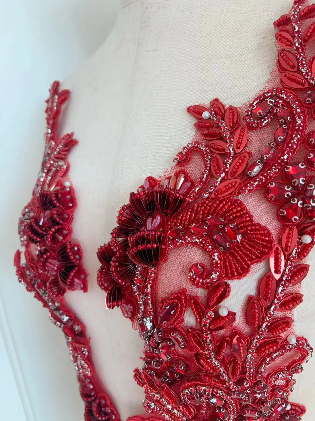 

High Quality Red Trumpet Flower Beading Patch Crystal Applique for Silver Wedding Dress,Bridal White Decor,Ball Gown,Couture