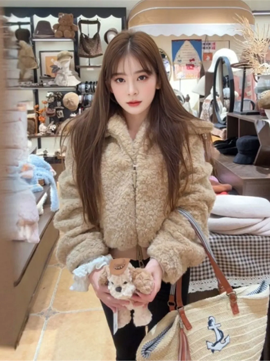 

Retro Short Woolen Coat Women's Fashionable Loose Style Autumn 2025 Korean Version Commute Thickened Process Pure Color