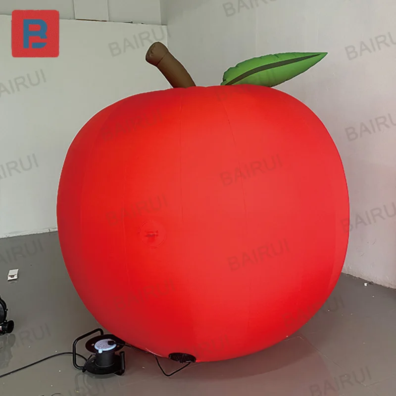 Nadmuchiwane jabłka, powietrzne formy w kształcie owoców z dmuchawkami, dekoracja jabłek na Nowy Rok do placów handlowych i na zewnątrz.