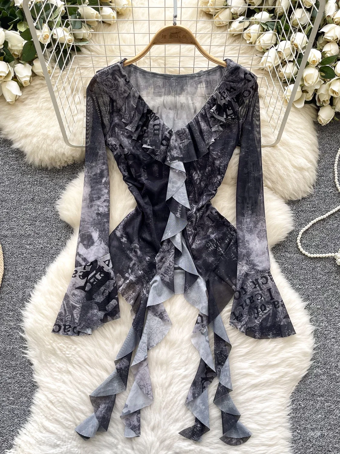 

Summer Slim Fit Women's irt with Bell Sves And Floral Print Korean Sle Long Sve Pure Desire Sexy Top with Sa
