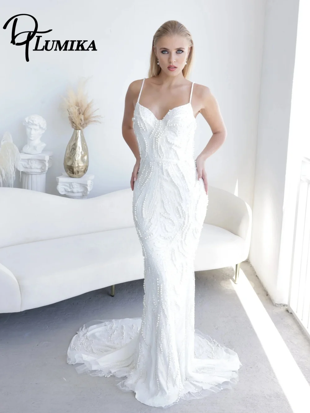 

Luxurious Sweetheart Wedding Dress Elegant Pearled Bridal Gown Classic Lace Applique Floor-Length Customized