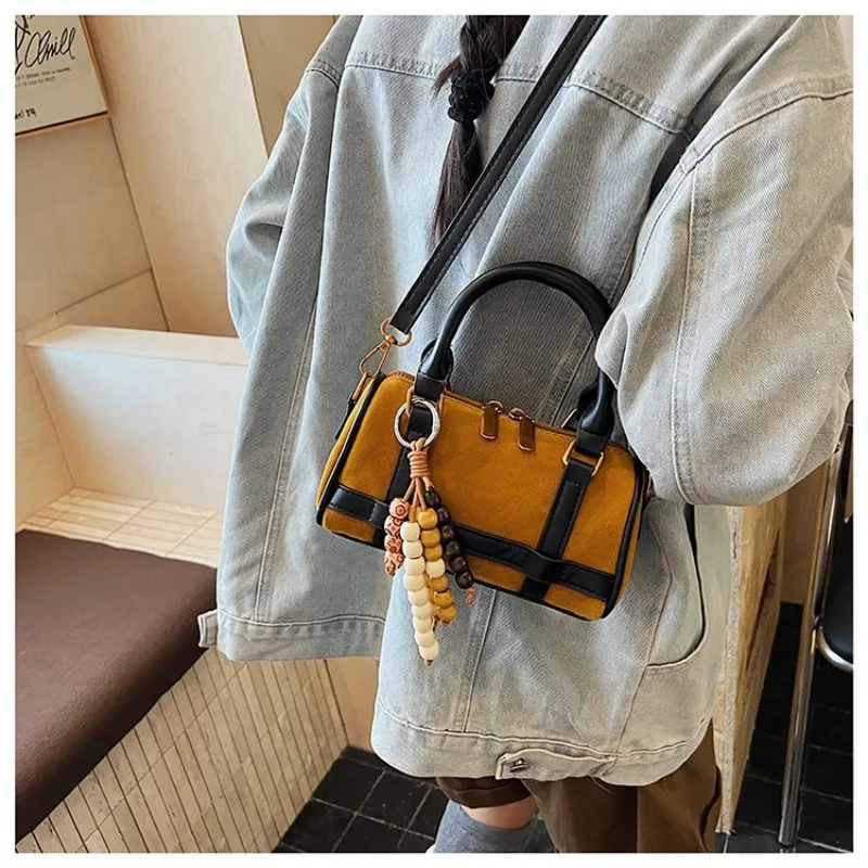 

Винтажная замшевая сумка через плечо для женщин, роскошная шикарная стильная минималистичная универсальная сумка на плечо, элегантная модная легкая