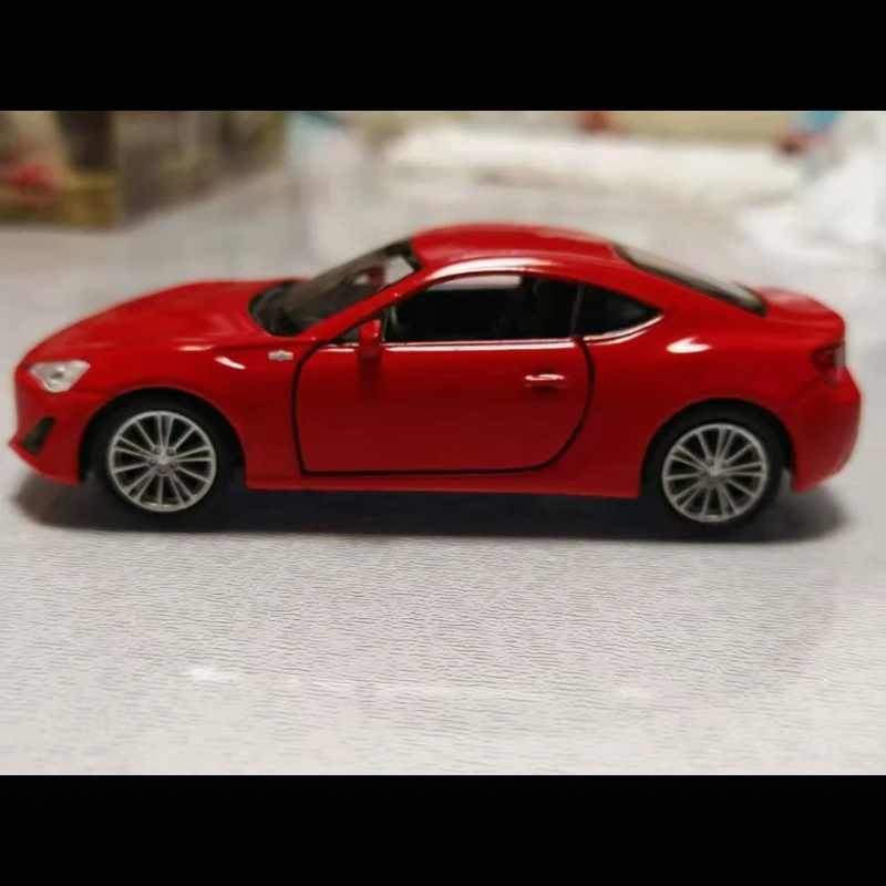 Welly 1:36 TOYOTA 86 alloy car model pull-back vehicle Collect gifts Non-remote control type transport toy