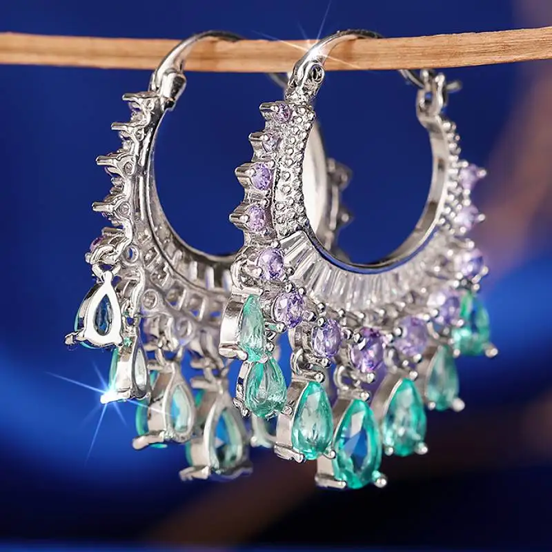 Huitan Elegante Quasten-Ohrringe im ästhetischen Stil, Bohemia-Party-Accessoires, eingelegter weißer/bunter glänzender CZ-Hochzeitsschmuck