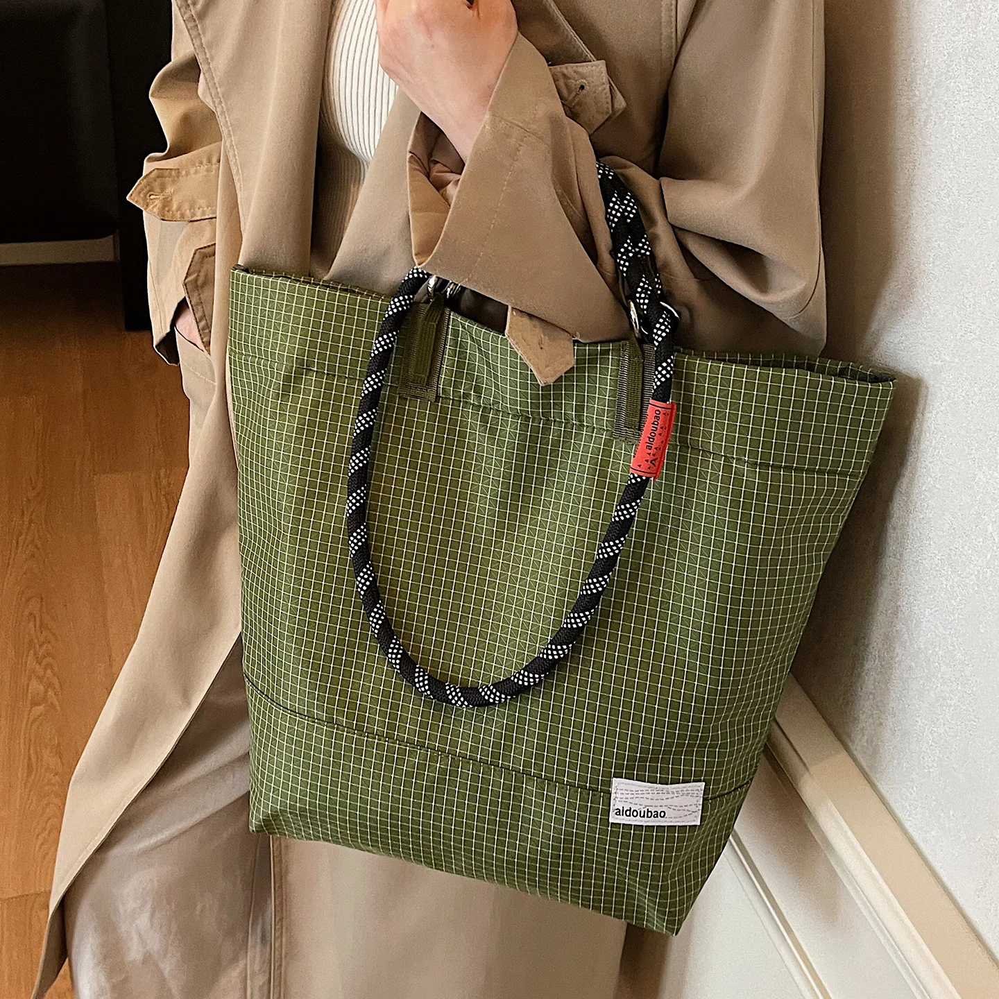 

Japanese Style Large Capacity Nylon Checkered Bucket Bag Single Shoulder Handheld Commuting Bag Climbing Rope Waterproof New ...