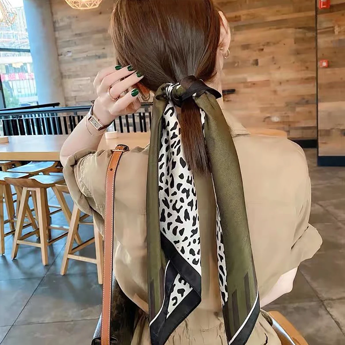 1 piece of women's fashionable and minimalist style 70s scarf, suitable for business negotiations/leisure travel/festivals, etc image 5