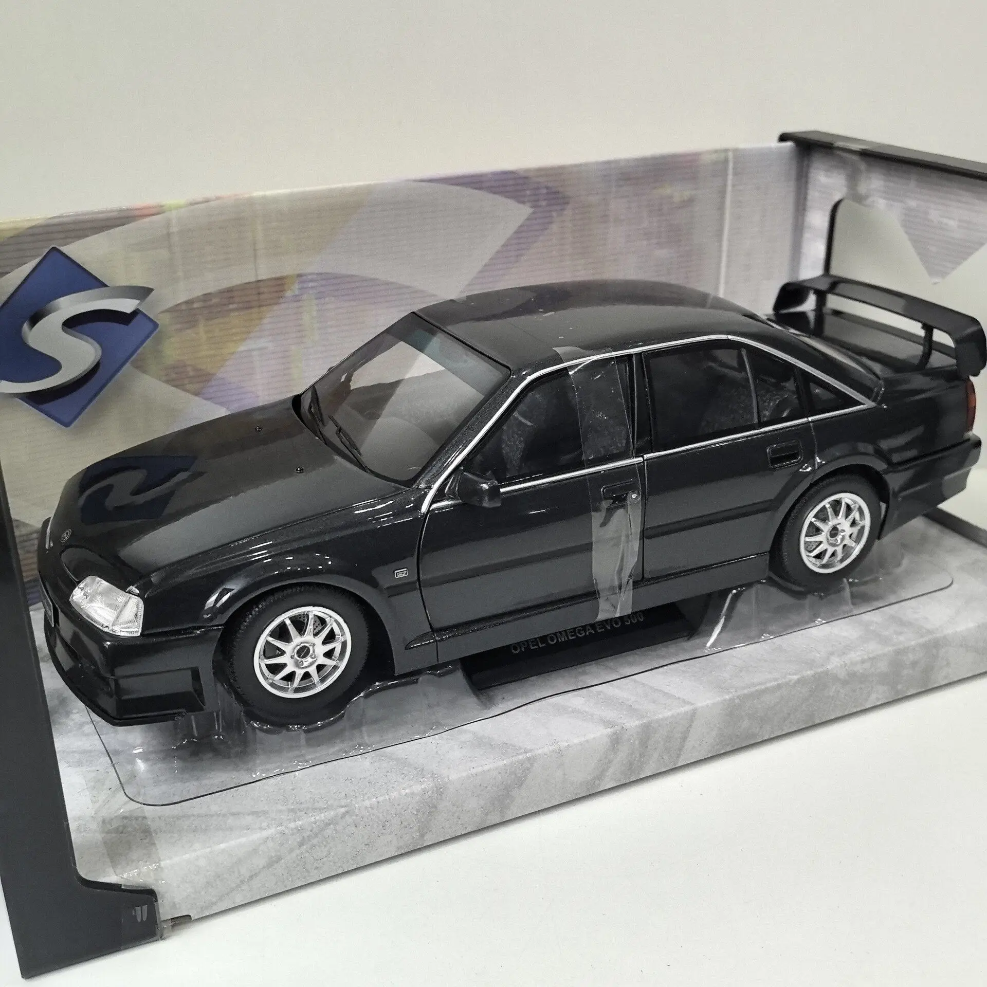 Picture 5: Paint Surface Defects SOLIDO Diecast 1/18 Scale OPEL OMEGA EVO 500 1990 71 Alloy Car Model