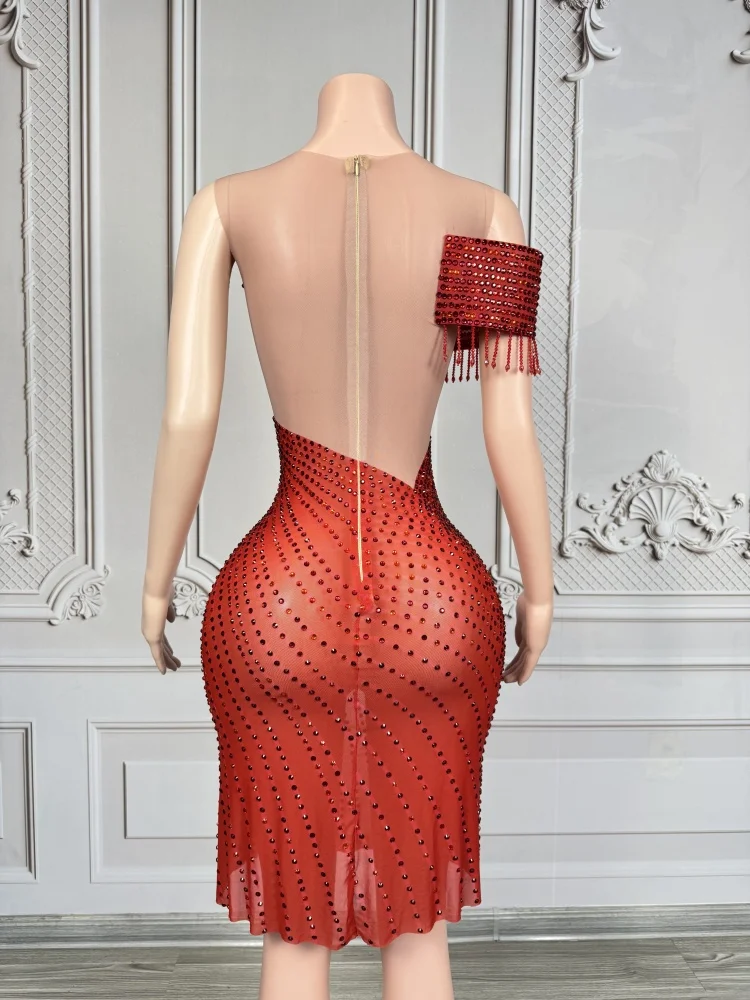 Vestido feminino sexy vermelho bodycon – ombro de fora com strass brilhantes, design recortado e fenda, perfeito para festa e noite