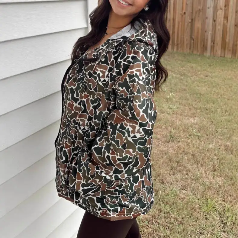 جديد 2024 سترة نسائية مموهة طويلة مقاومة للمطر مع قلنسوة irt غير رسمية بسحاب ملابس خارجية Faion ملابس خروج ربيع الخريف